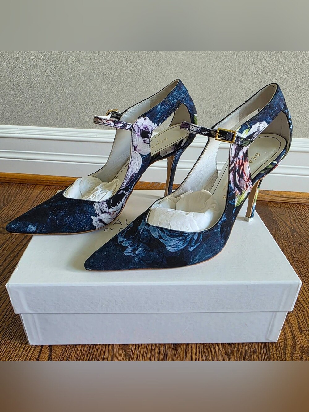 NEW Beautiisoles Agnese Pumps Size 8M Navy Floral Print - Picture 2 of 8